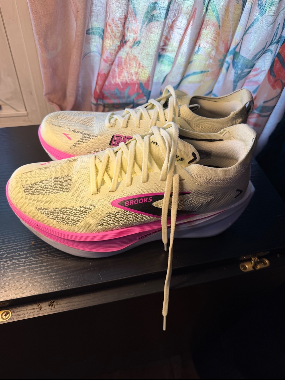 Brooks Women's Hyperion Max Running Shoe - Cream and Hot Pink - Picture 3 of 9